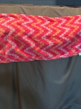 Snuggie mermaid tail pink and yellow